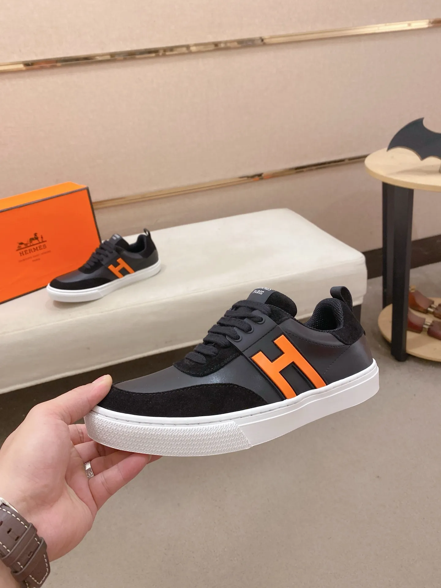 Men's clothing and shoes💰: 400💰Couple model💏"HERMES"【Classic original single version】Hermès; top 🔝purchasing agent🔍🔍latest 🇺🇸 counter sale simultaneously, original version imported from Italy ▲▲ox Leather ▲▲Exquisite workmanship (Italian 🇮🇹Imported water-dyed 🐂cowhide lining) sole: Original sole provided by the original factory, ⚠️exclusive double-layer activity·TPR·rubber·combined molded outsole; Male and female code numbers: 36-44 (can be customized to 45/46, non-refundable)
